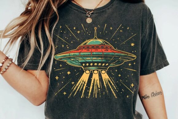 Download Vintage Retro UFO Flying Saucer Space Alien Sci-Fi T-Shirt Design Png - Alien Collection
